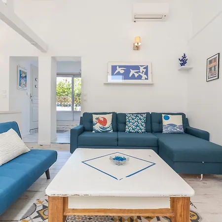 Belle Maison Bleu Azur
